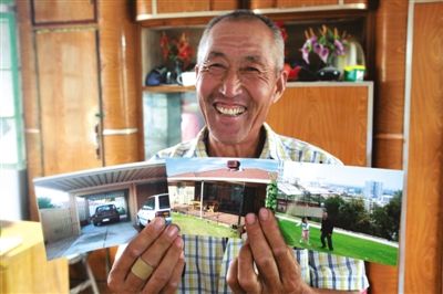 2013年8月，山东济南孝里镇东庄一位村民展示他在澳大利亚当电焊工的儿子的生活。